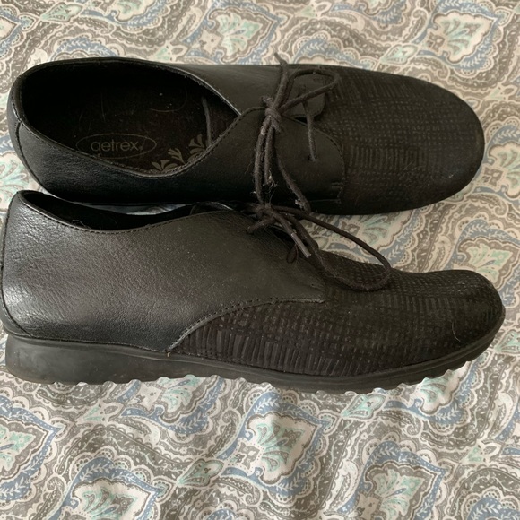 Aetrex lace up shoes - Picture 2 of 4